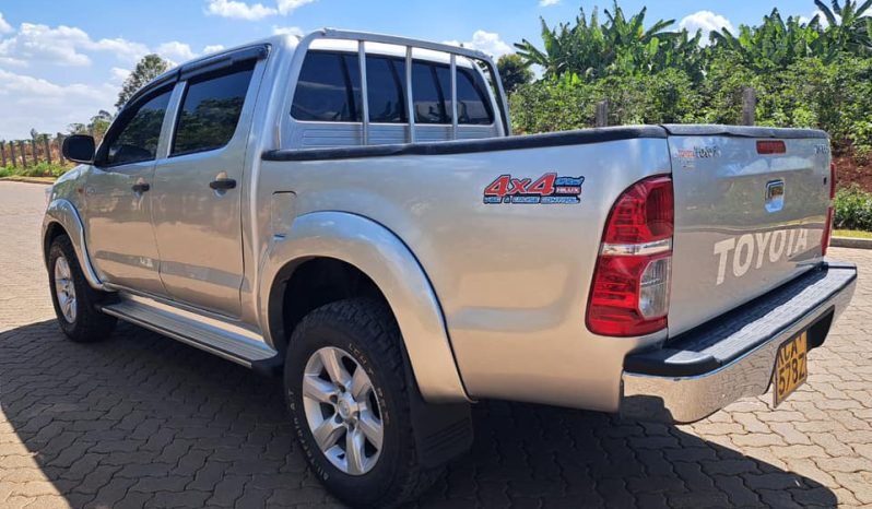 
								Toyota Hilux Double Cab full									